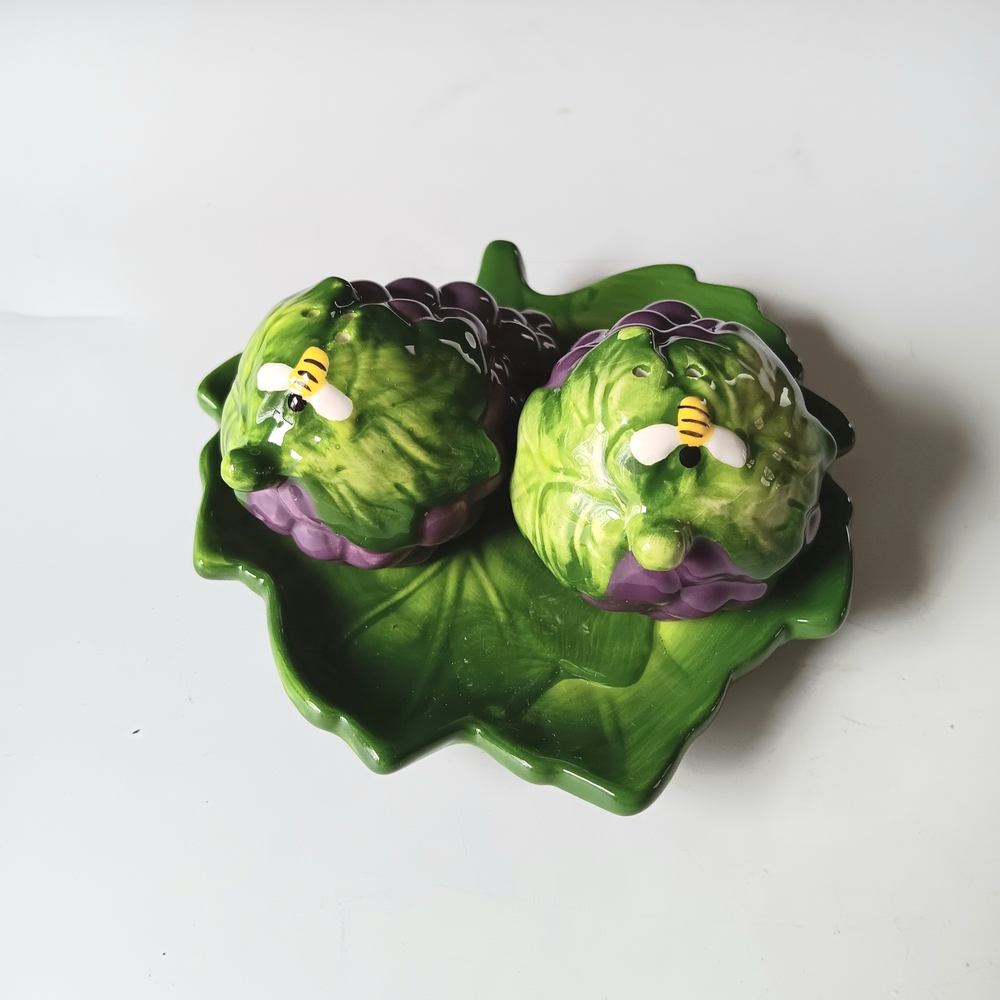 Macys Exclusive Martha Stewart Grape & Bumble Bee Salt & Pepper Shaker 3pc Set